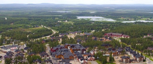 Levi_kesa_kuva_tunturista_kylaan_slider_1600x670