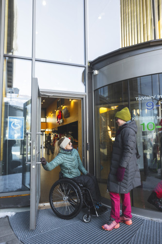 Esteettomyys ZeroPointin ovella kuva Kittilän kunta Timo Veijalainen