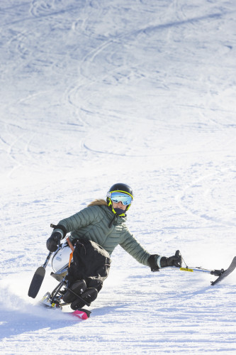 Esteettomyys laskettelukelkka monoski laskukuva kuva Kittilän kunta Timo Veijalainen