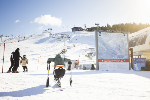Esteettomyys laskettelukelkka monoski rinne kuva Kittilän kunta Timo Veijalainen