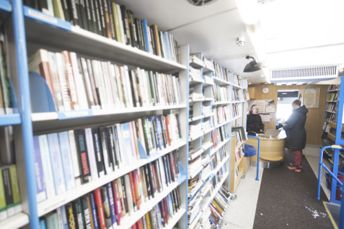 Kirjastoauto sisalta kuva Kittilän kunta Timo Veijalainen