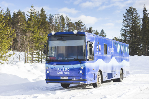 Kirjastoauto ulkoa kuva Kittilän kunta Timo Veijalainen