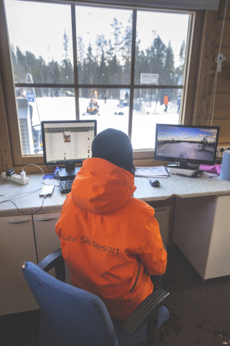 Levi Ski Resort rinnevalvomo kuva Kittilan kunta Timo Veijalainen print