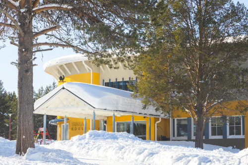 Sirka koulu mantyja kuva Kittilan kunta Timo Veijalainen print