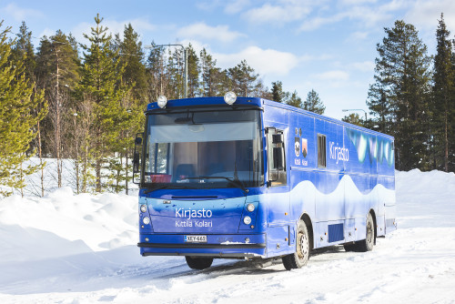 Kirjastoauto ulkoa kuva Kittilän kunta Timo Veijalainen web