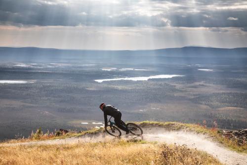Alamäki pyöräilijä, Kittilä